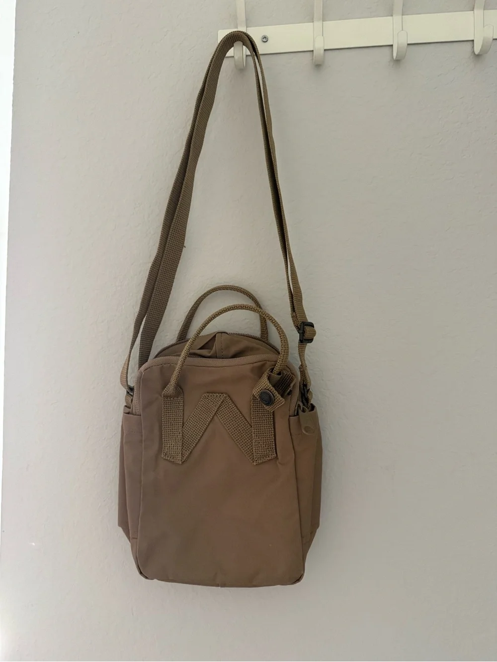 Kånken Small Crossbody Bag in Brown
